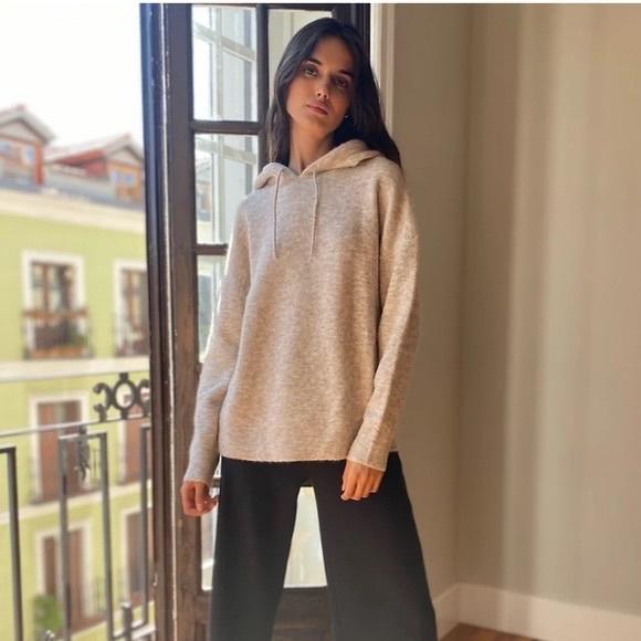 Aritzia Babaton Morrison Hoodie | Black - Picture 2 of 6